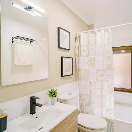 Centro, Hospital Y Campus Universitario A 5 Minutos - Camas De Primera - Lavadora - Smarttv - Wifi 1 Gb - Teletrabajo